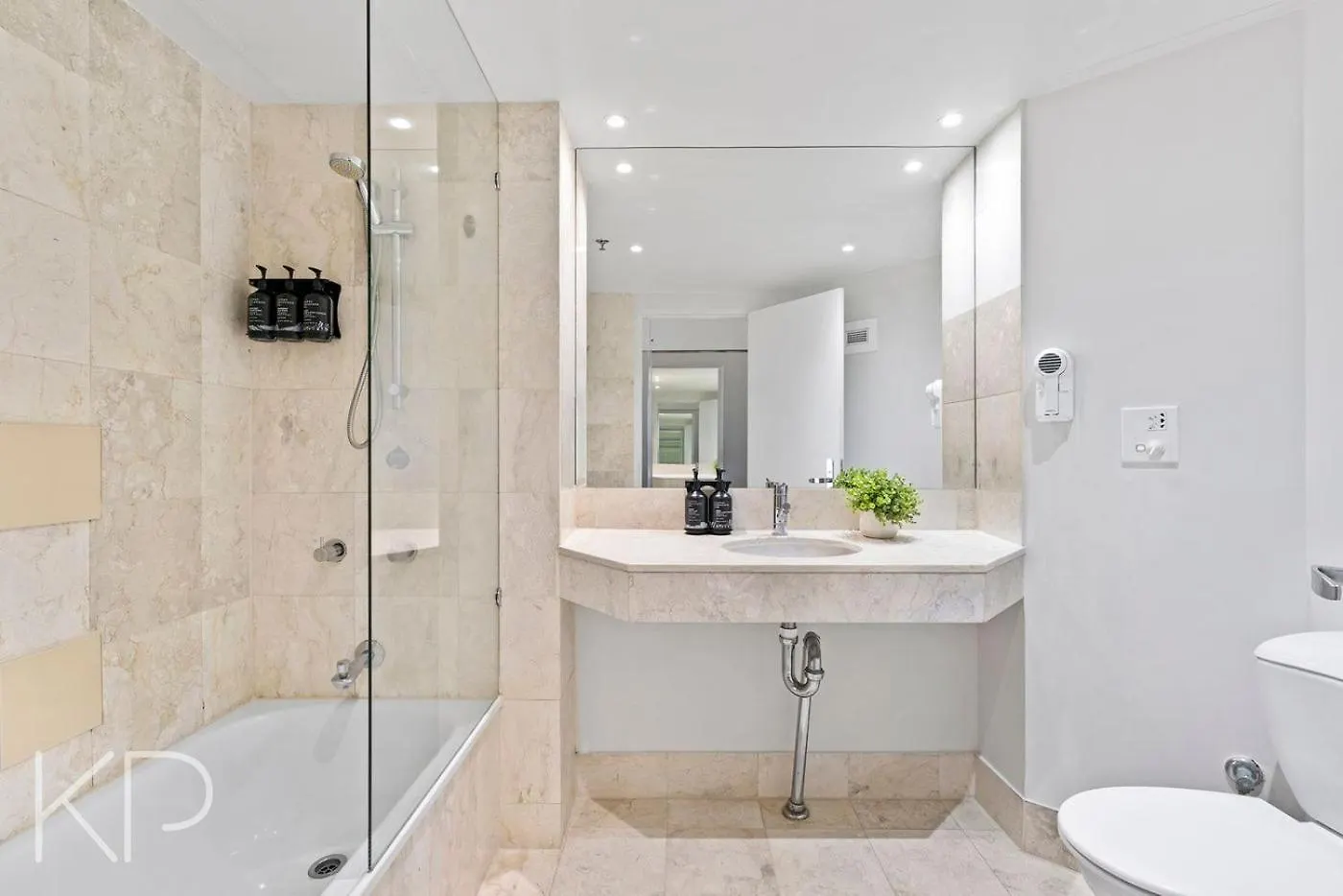 Hotel Apartments On 22 View Avenue, Surfers Paradise Gold Coast Australia